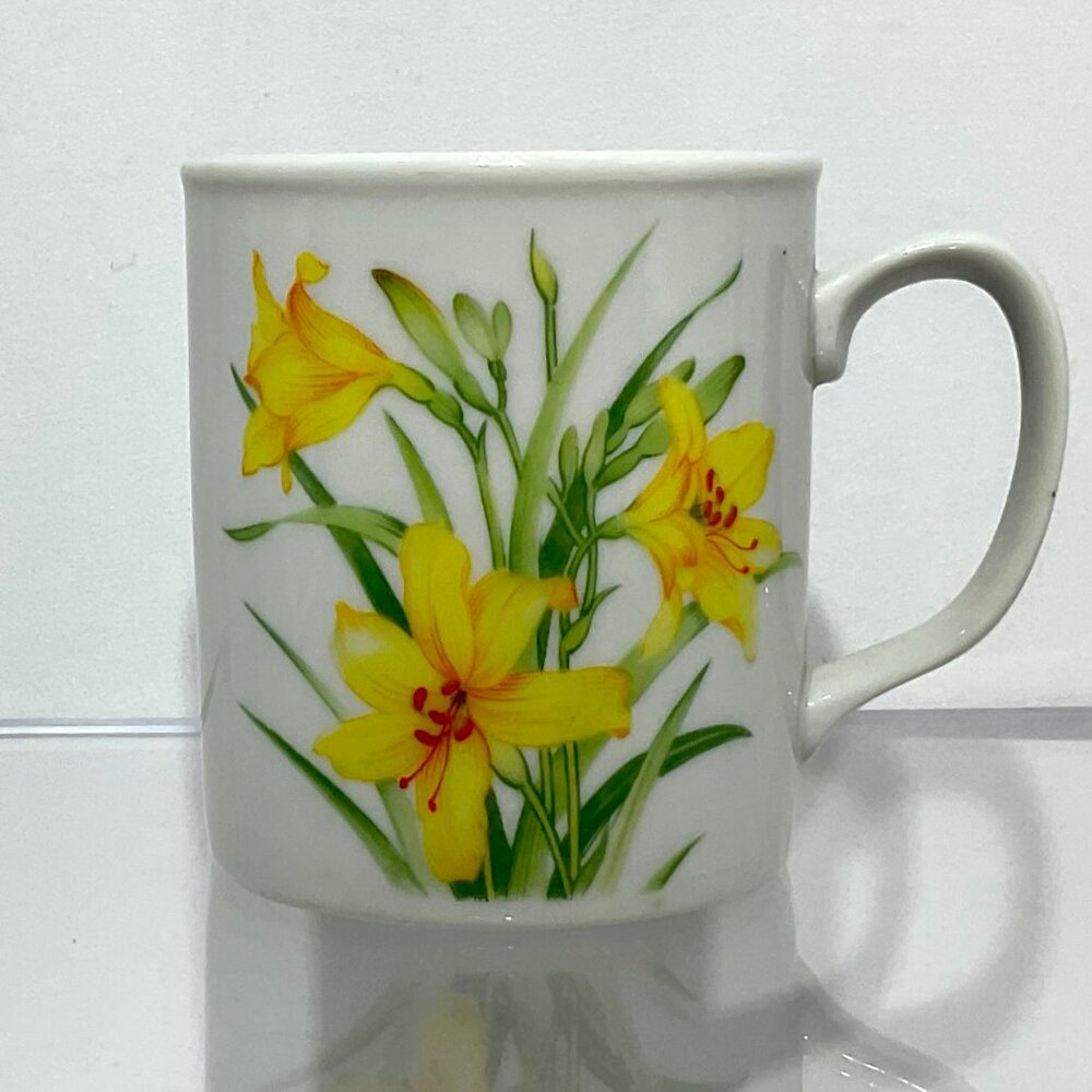 Yellow Lily Toscany Collection Mug Vintage Cup